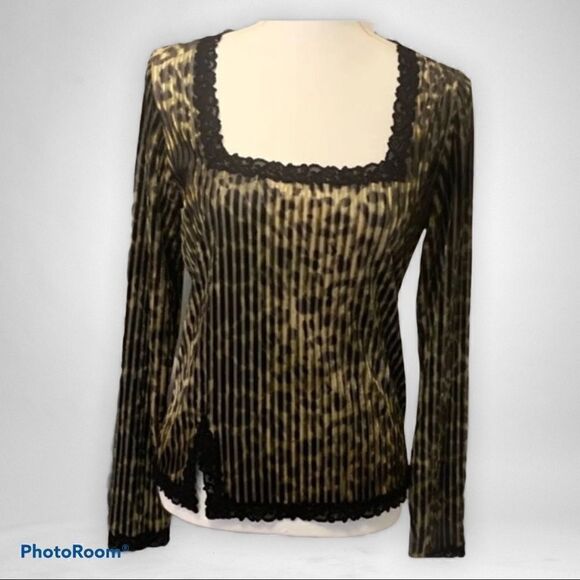 🎄SnoSkins Velvet Leopard Top  - Picture 1 of 4